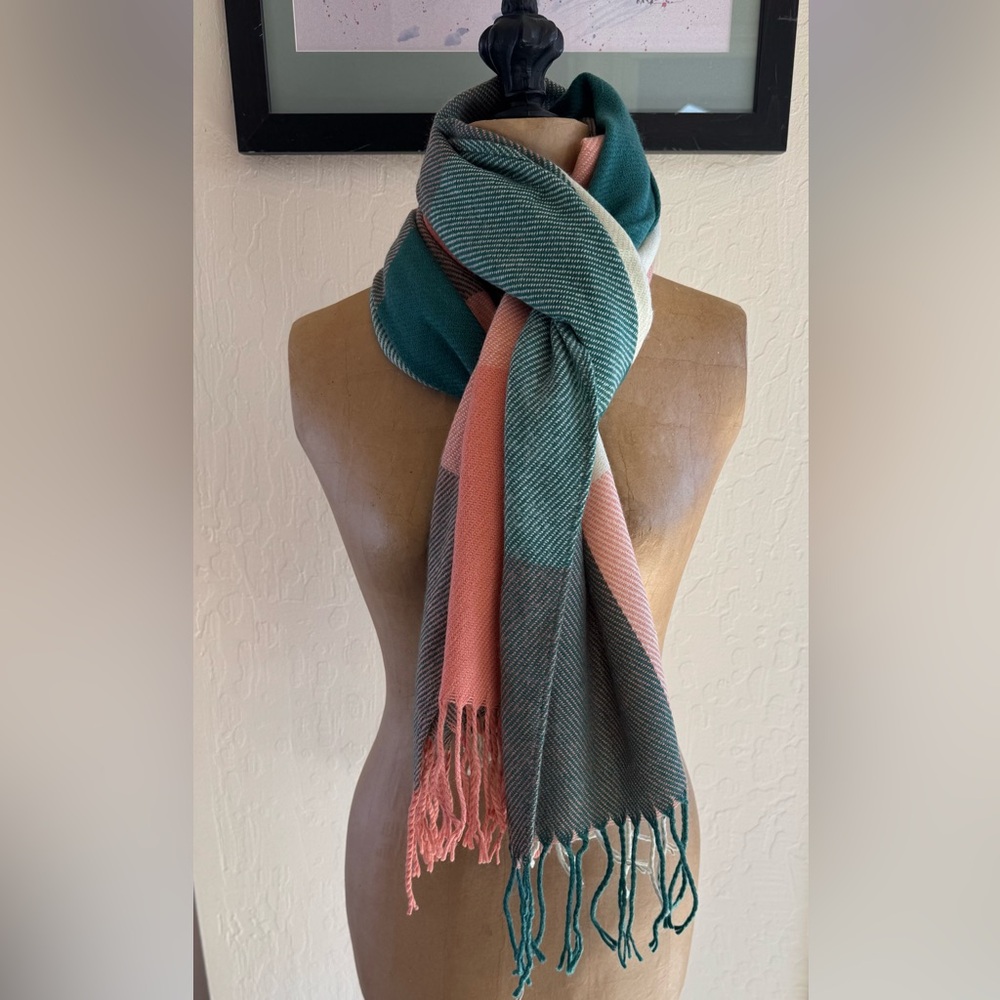 Beautiful Warm Scarf, Good Condition